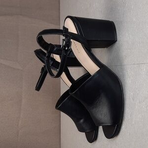 Le Chateau black chunky faux leather heeled sandal dress shoes, size 38 (7.5 US)